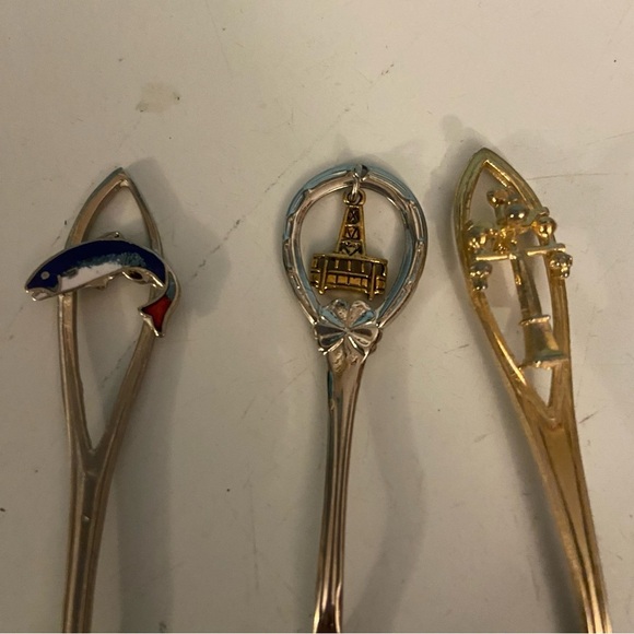 Vintage collection of silver coloured decorative spoons from  B.C. - lot of 14 - Picture 7 of 8